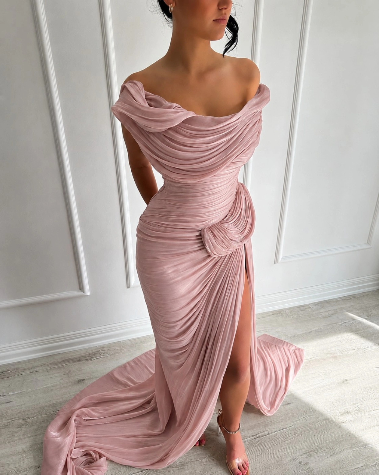 Rochie lunga Edenna Roz din voal cu efect couture și siluetă clepsidră Rochie lunga Edenna Roz din voal cu efect couture și siluetă clepsidră