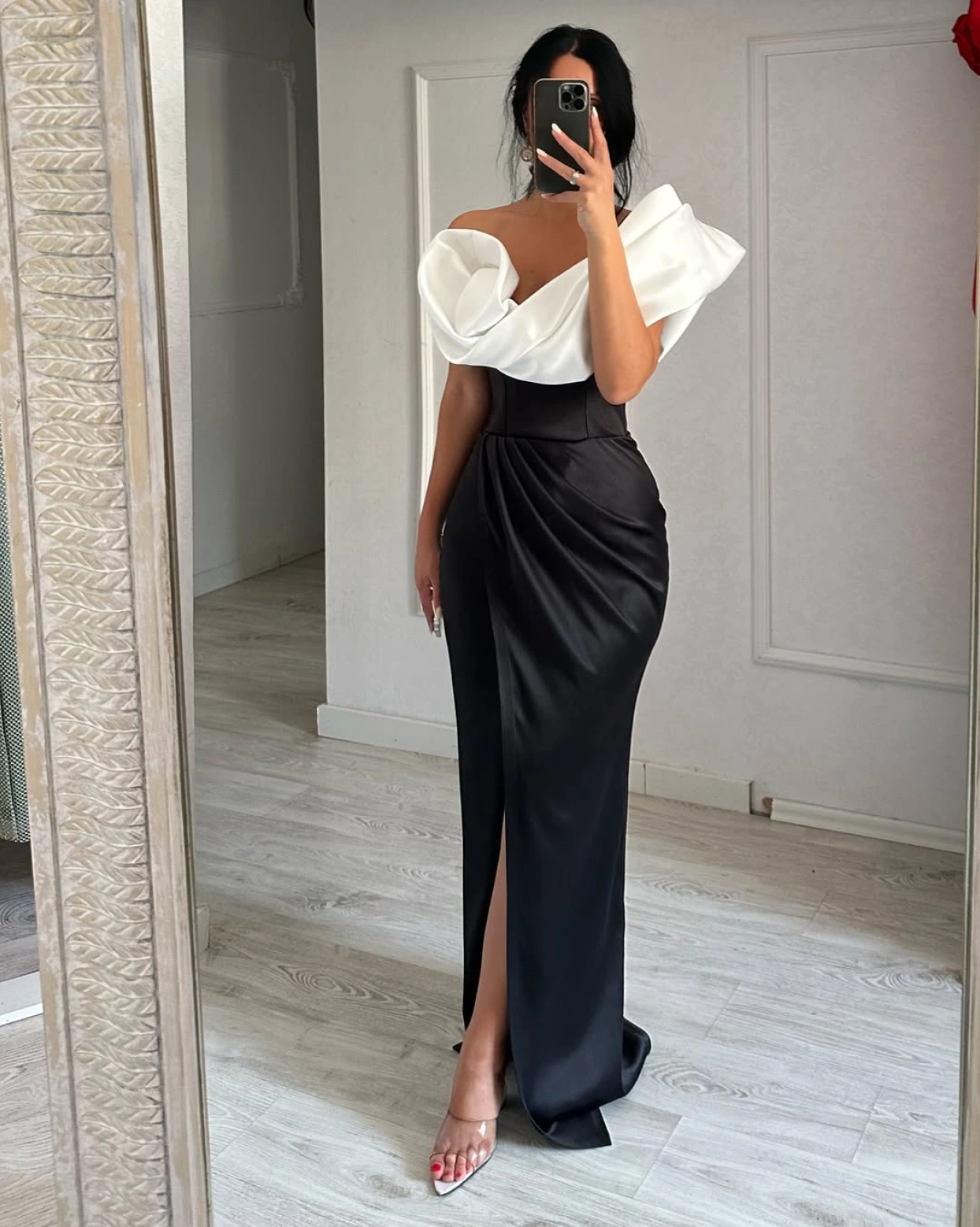 Rochia lunga Victorya Negru bust cu detaliu couture Rochia lunga Victorya Negru bust cu detaliu couture