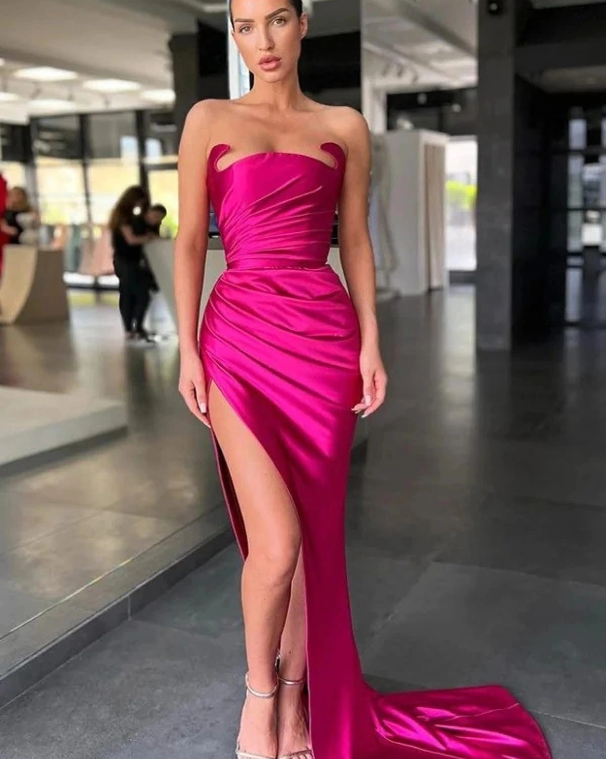 Rochie lunga Riya Fuchsia tafta elastica bust fermoar ascuns Rochie lunga Riya Fuchsia tafta elastica bust fermoar ascuns