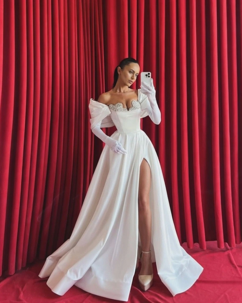 Rochie lunga Theodora Alb cu pietre stralucitoare pe bust