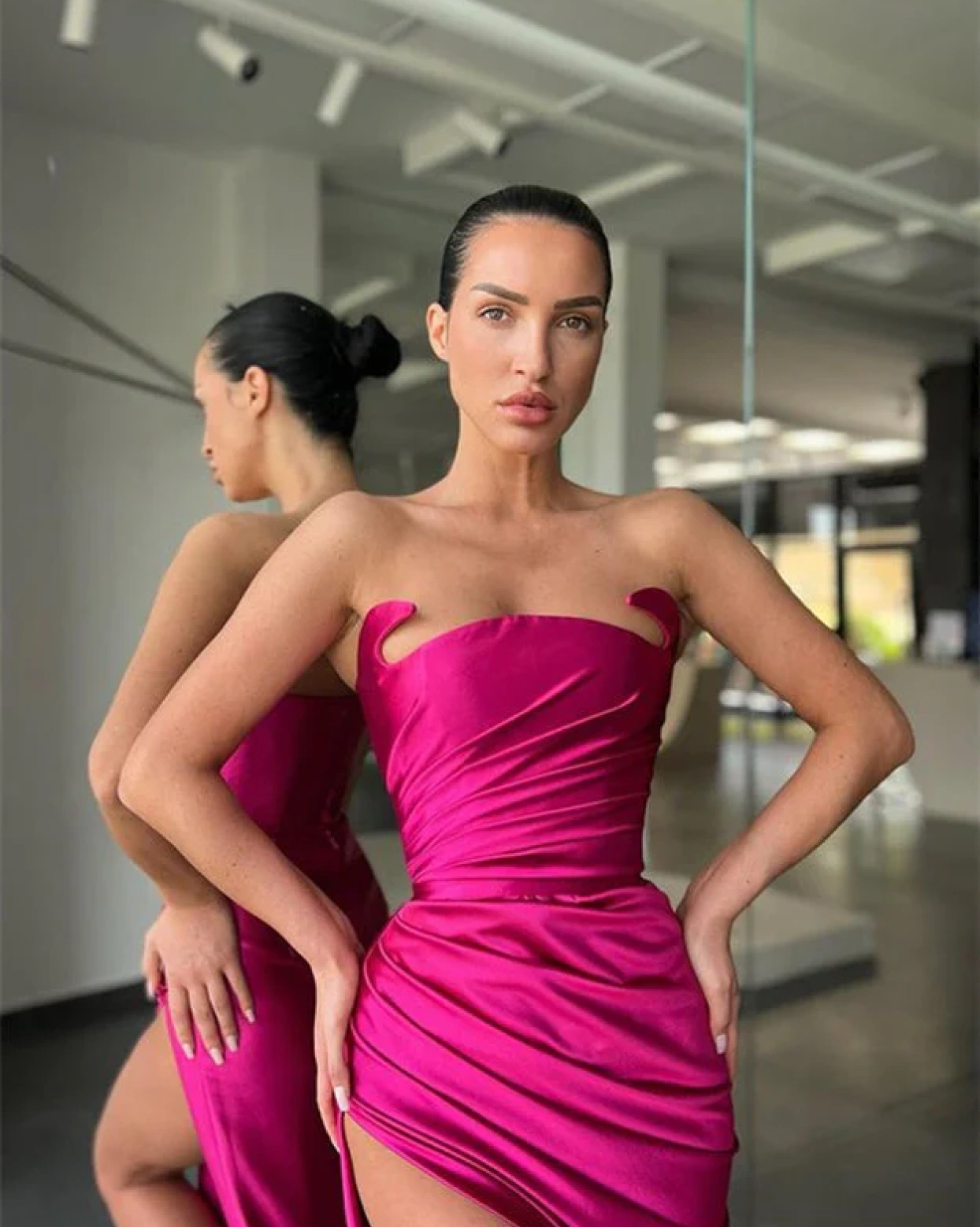 Rochie lunga Riya Fuchsia tafta elastica bust fermoar ascuns Rochie lunga Riya Fuchsia tafta elastica bust fermoar ascuns