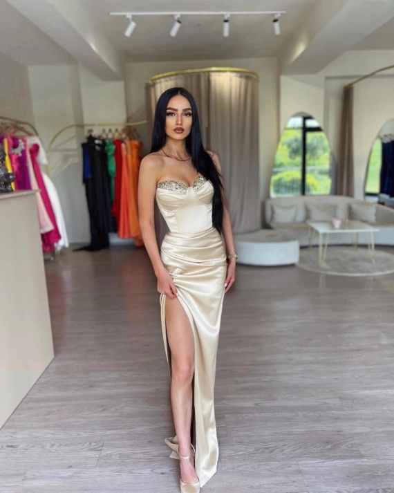 Rochia lunga Anastasia Nude tafta bust cupe cu paiete