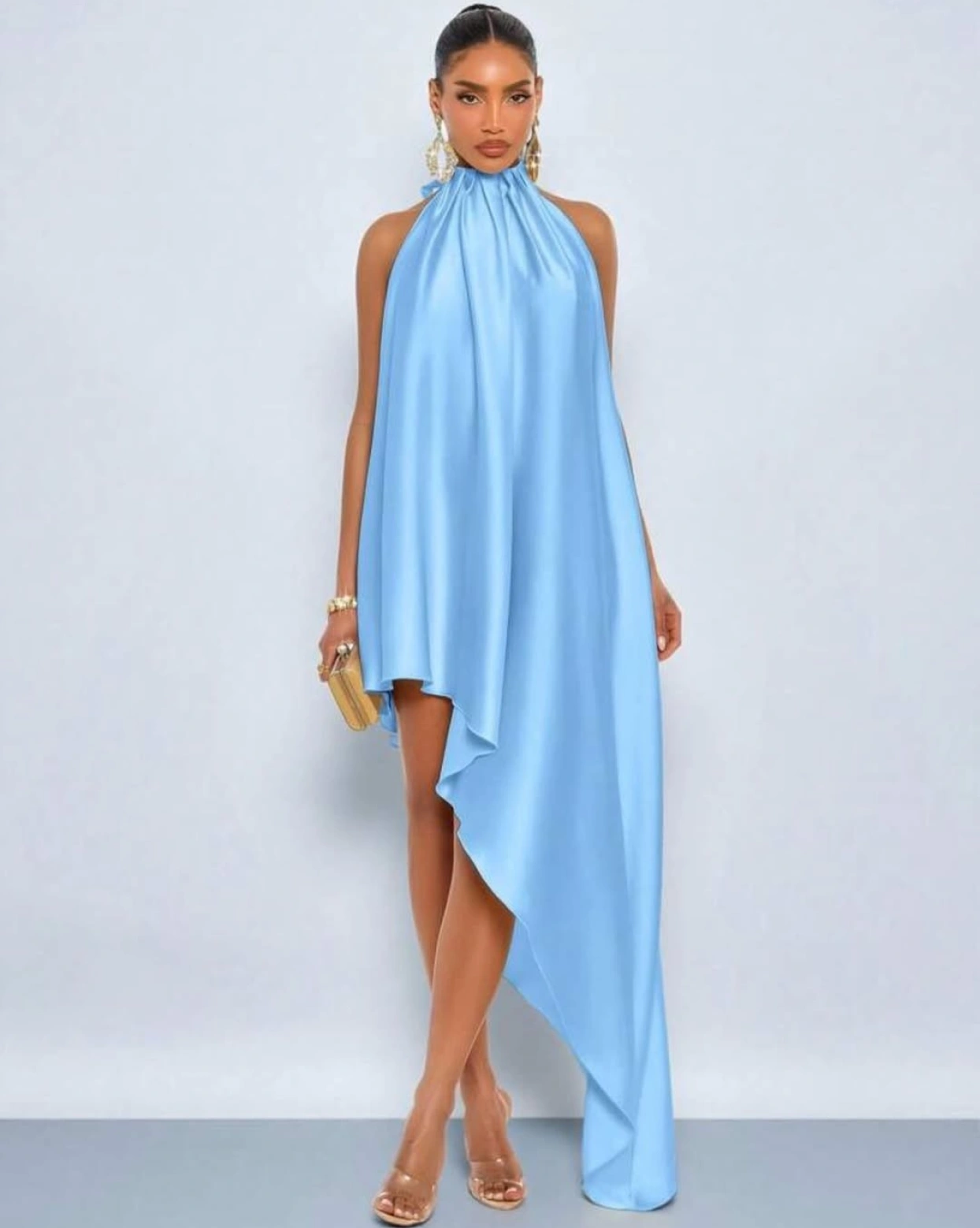 Rochie Havana Bleu asimetrică cu guler înalt și trenă fluidă Rochie Havana Bleu asimetrică cu guler înalt și trenă fluidă
