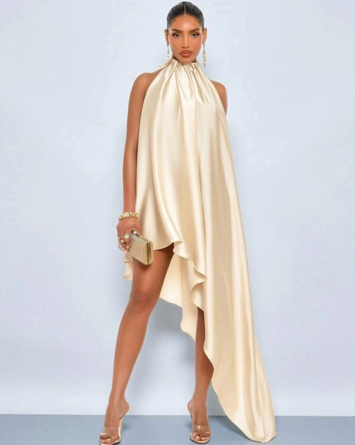 Rochie Havana Nude asimetrică cu guler înalt și trenă fluidă Rochie Havana Nude asimetrică cu guler înalt și trenă fluidă