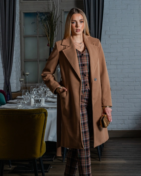 Palton Ema Camel inchidere prin capse ascunse captusit la interior