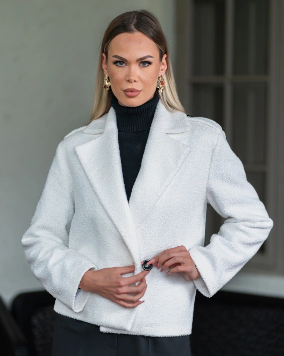 Jacheta Alma Alb inchidere cu nasturi captusit pe interior