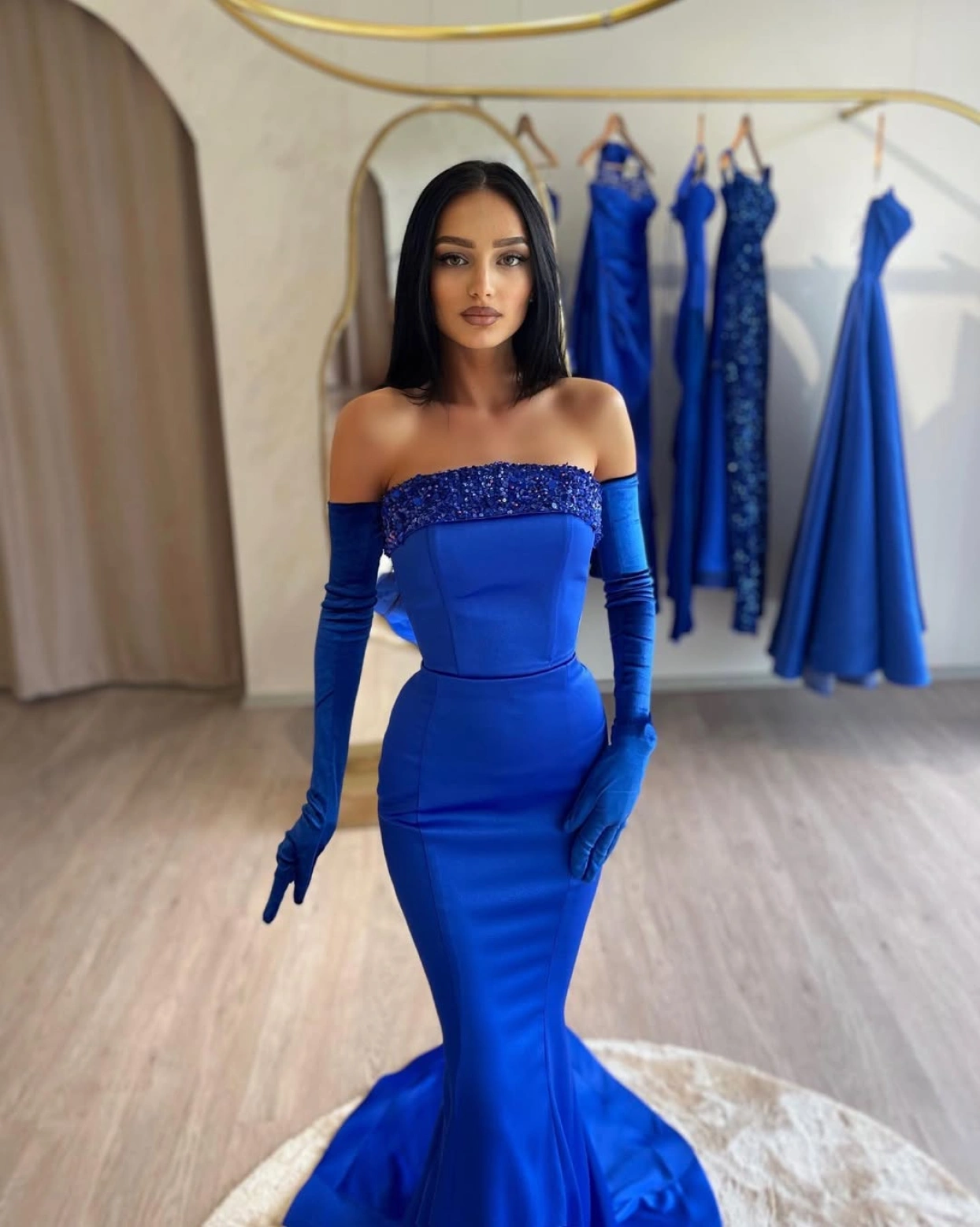 Rochie lunga Natasha Albastru cu aplicatii din paiete Rochie lunga Natasha Albastru cu aplicatii din paiete