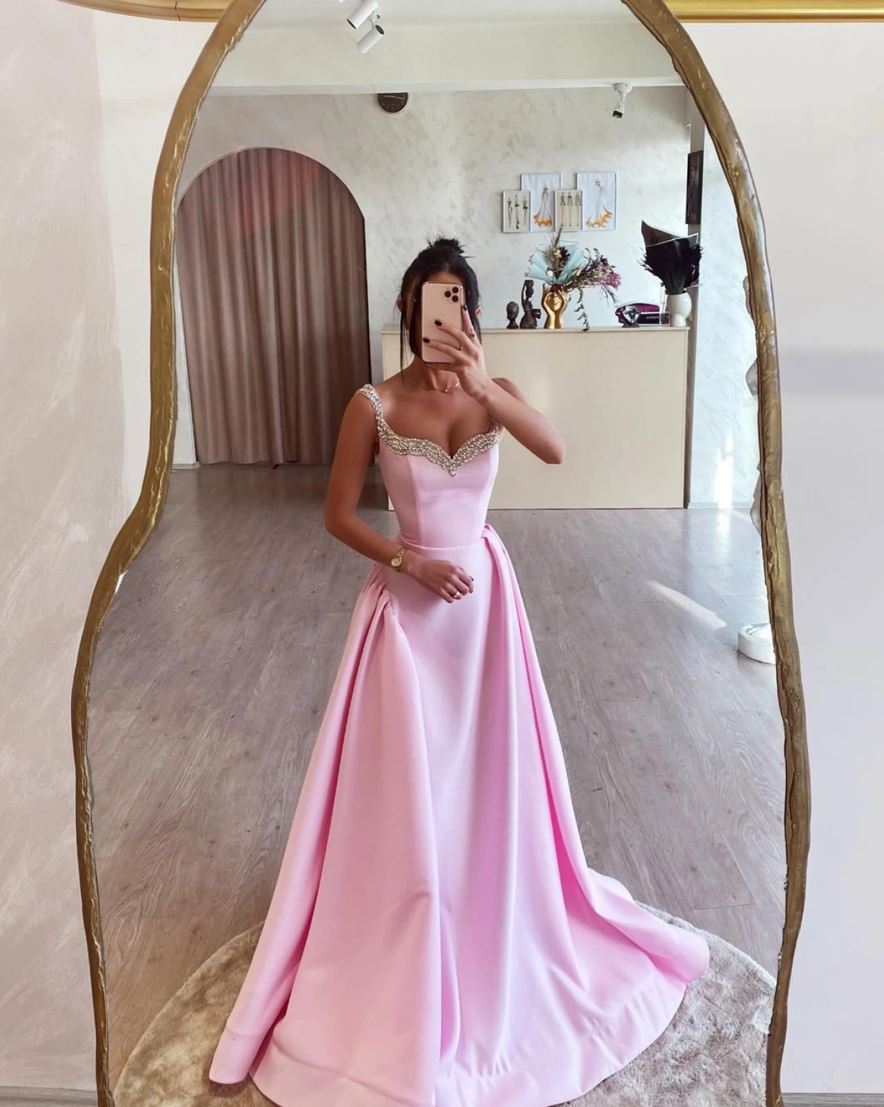 Rochie lunga Rosse cu pietre stralucitoare pe bust Rochie lunga Rosse cu pietre stralucitoare pe bust