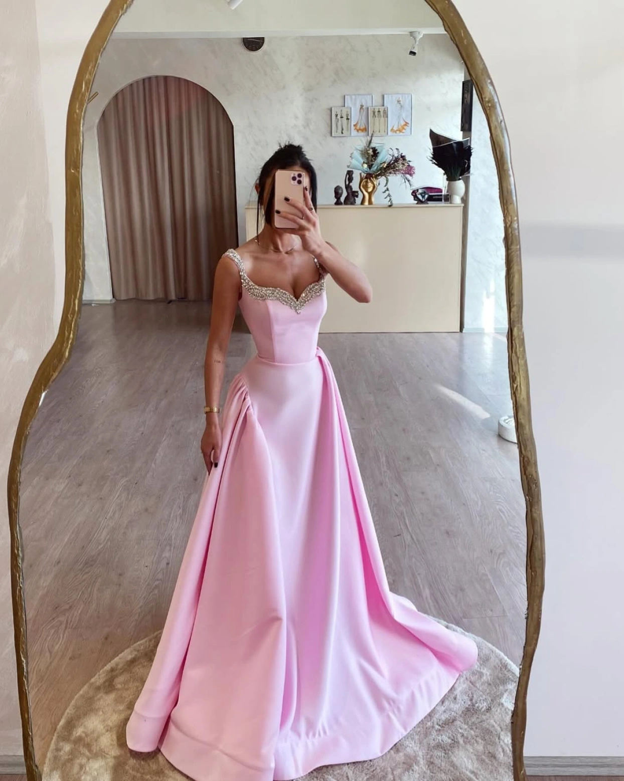 Rochie lunga Rosse cu pietre stralucitoare pe bust Rochie lunga Rosse cu pietre stralucitoare pe bust