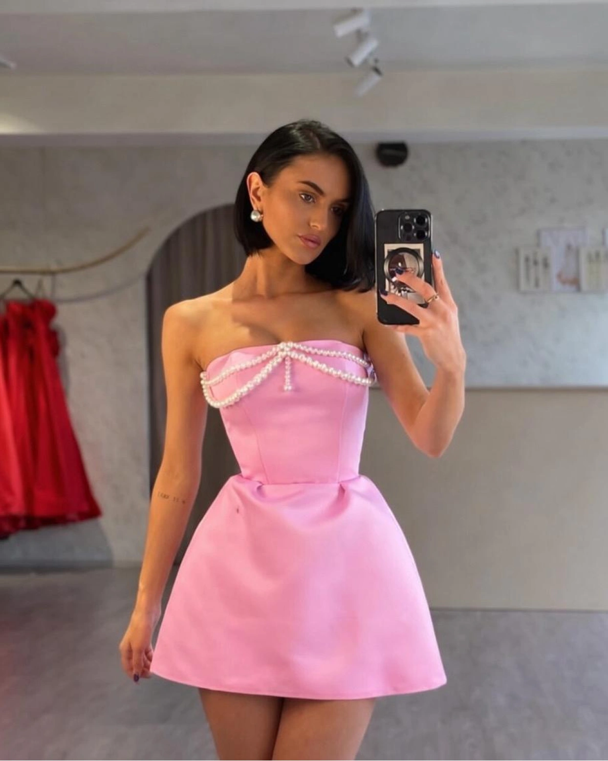 Rochia mini Merra Roz cu maneci bufante 