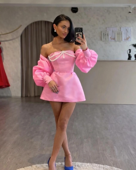 Rochia mini Merra Roz cu maneci bufante 