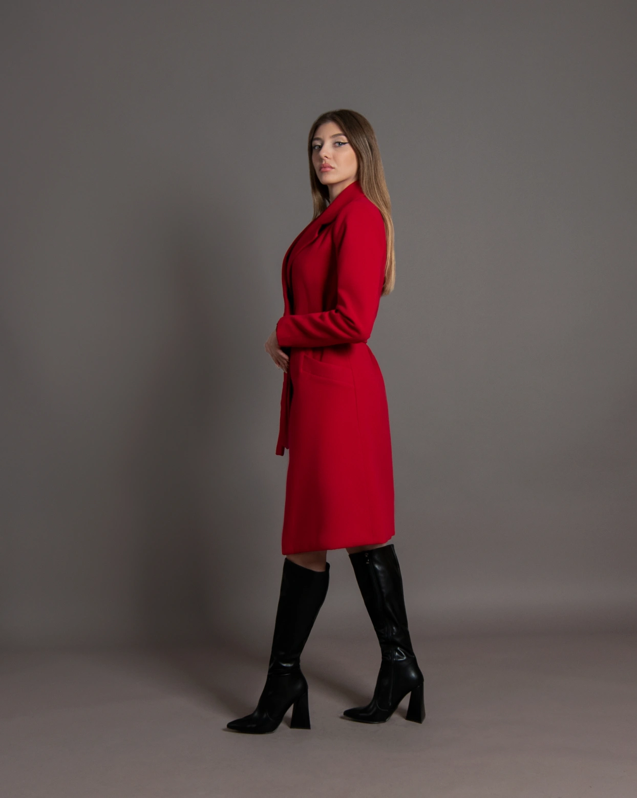 Palton Ema Rosu inchidere prin capse ascunse captusit la interior