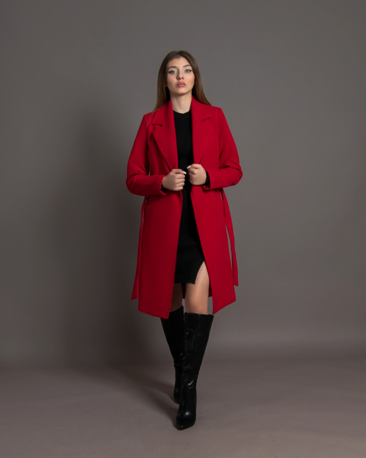 Palton Ema Rosu inchidere prin capse ascunse captusit la interior