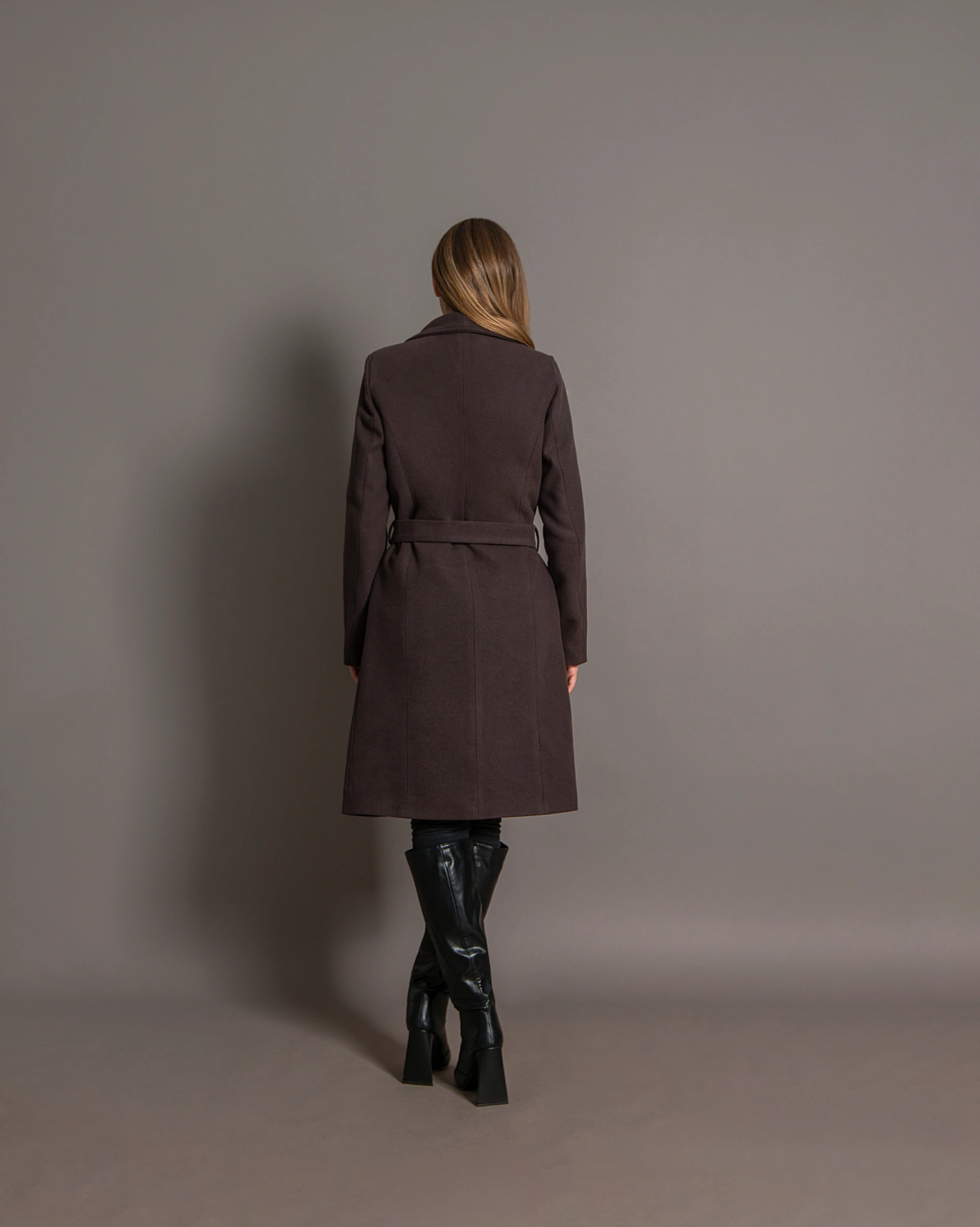 Palton Ema Dark-Coffee inchidere prin capse ascunse captusit la interior