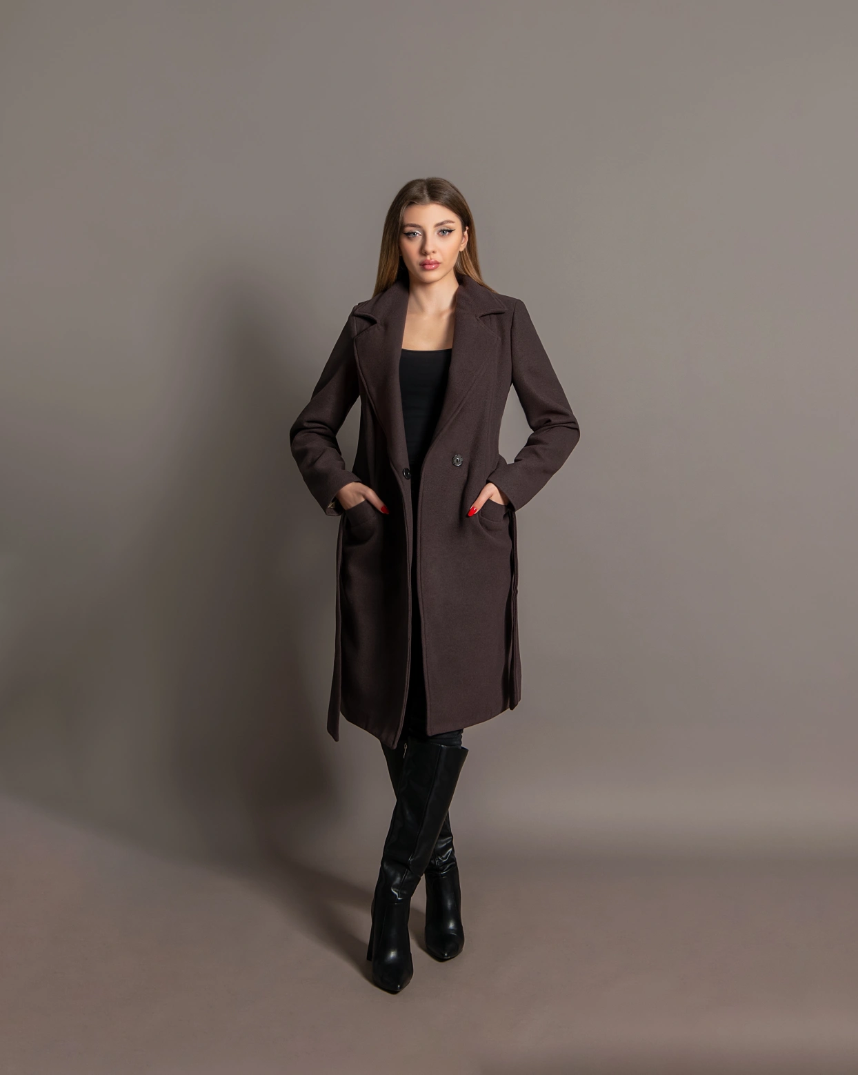 Palton Ema Dark-Coffee inchidere prin capse ascunse captusit la interior