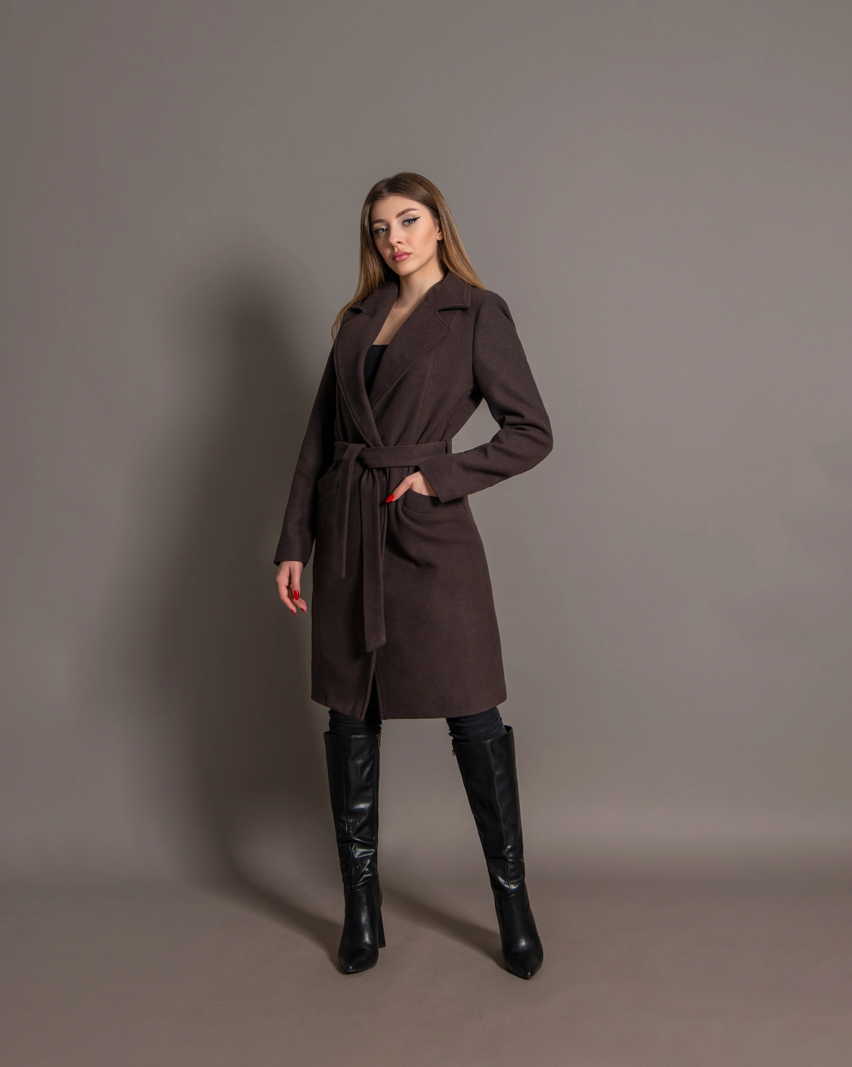 Palton Ema Dark-Coffee inchidere prin capse ascunse captusit la interior