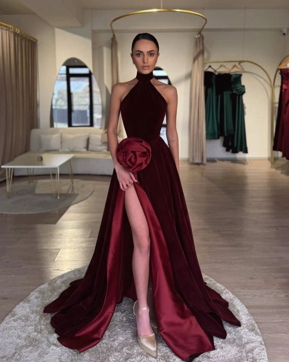 Rochie lunga Eva catifea cu floare din tafta in talie