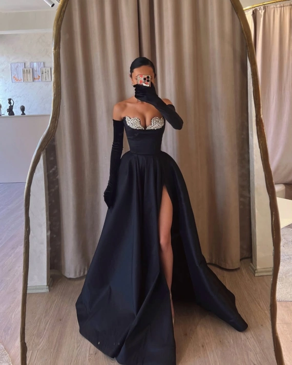 Rochie lunga Denise Negru cu aplicatii din pietre pe bust 