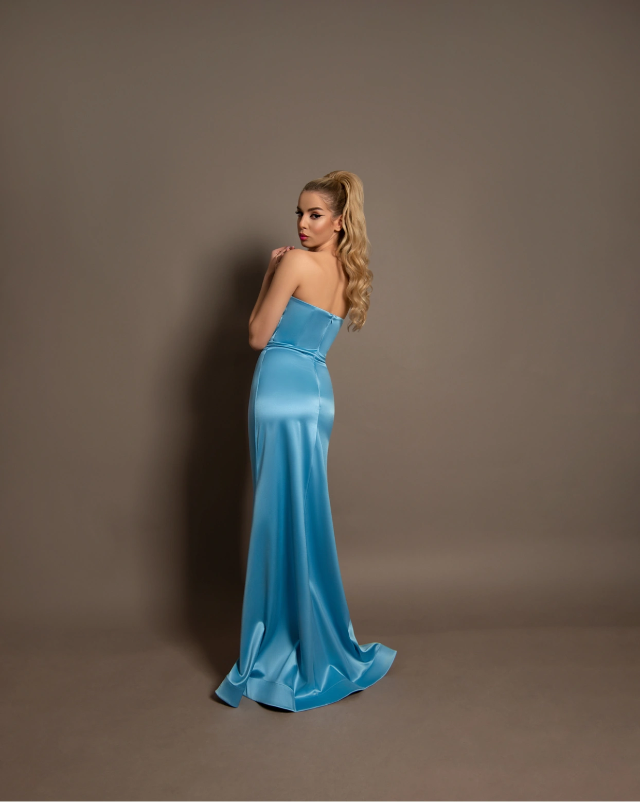 Rochie lunga Sansa Bleu cupe bust paiete de lux fusta tafta elastica