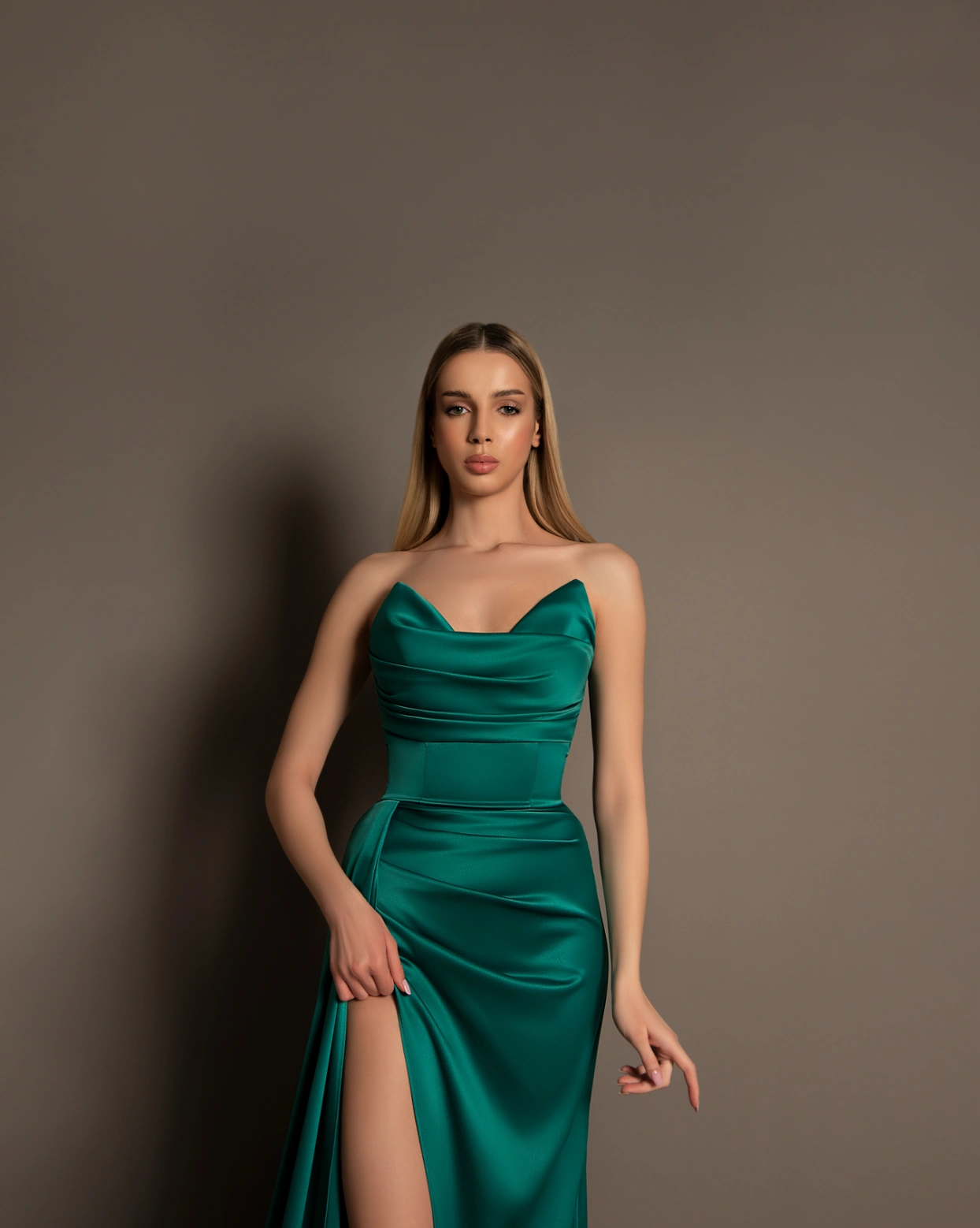 Rochie lunga Silvie verde tafta cambrata