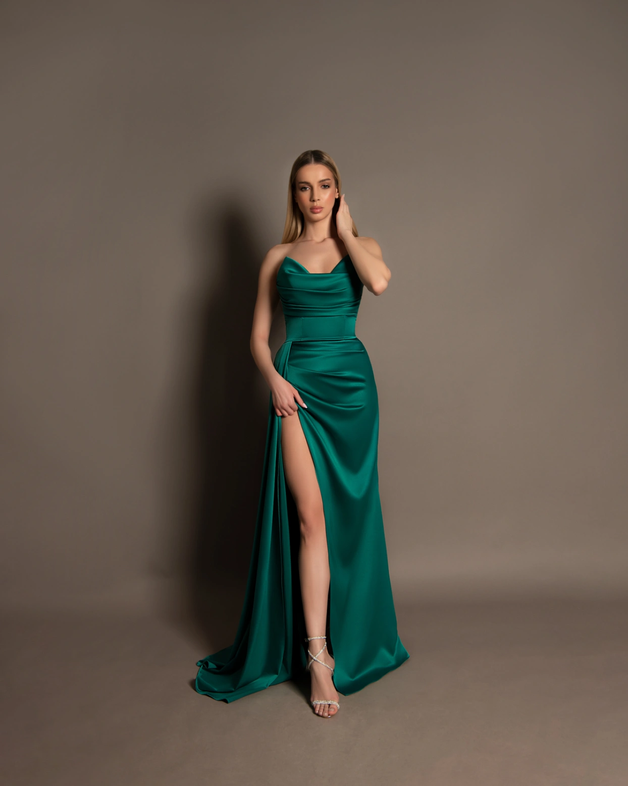 Rochie lunga Silvie verde tafta cambrata