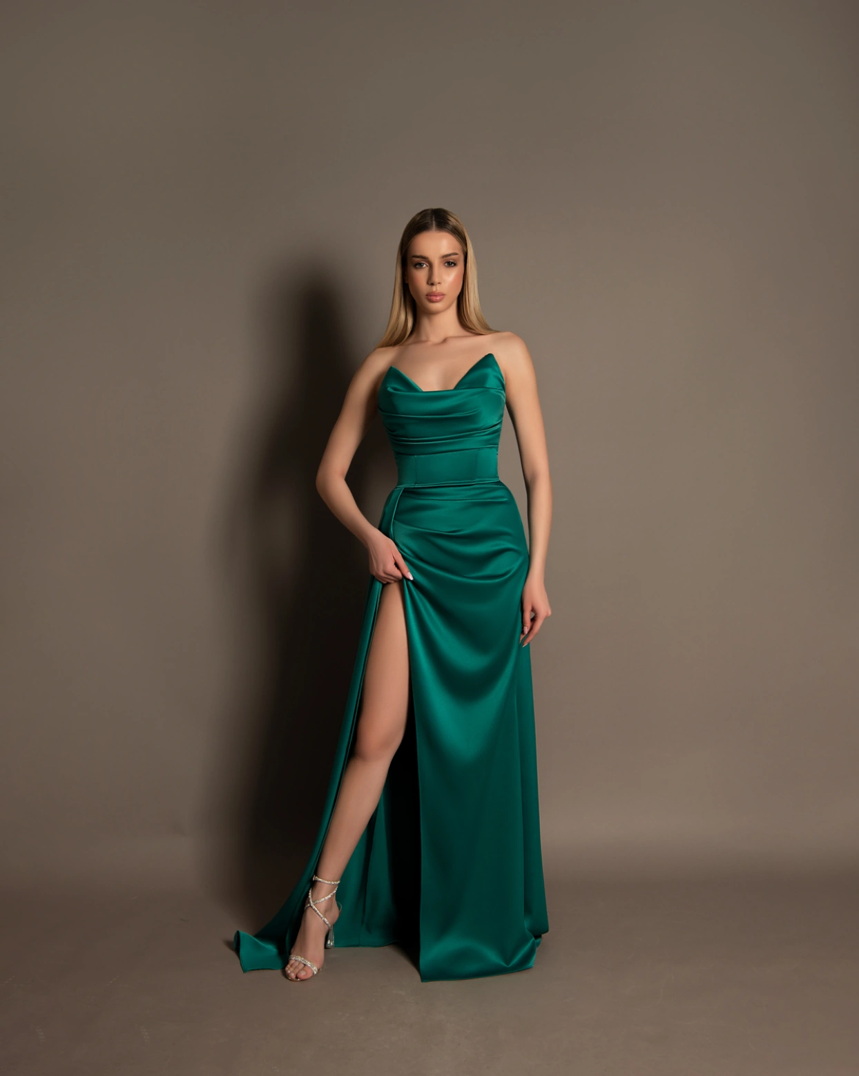 Rochie lunga Silvie verde tafta cambrata