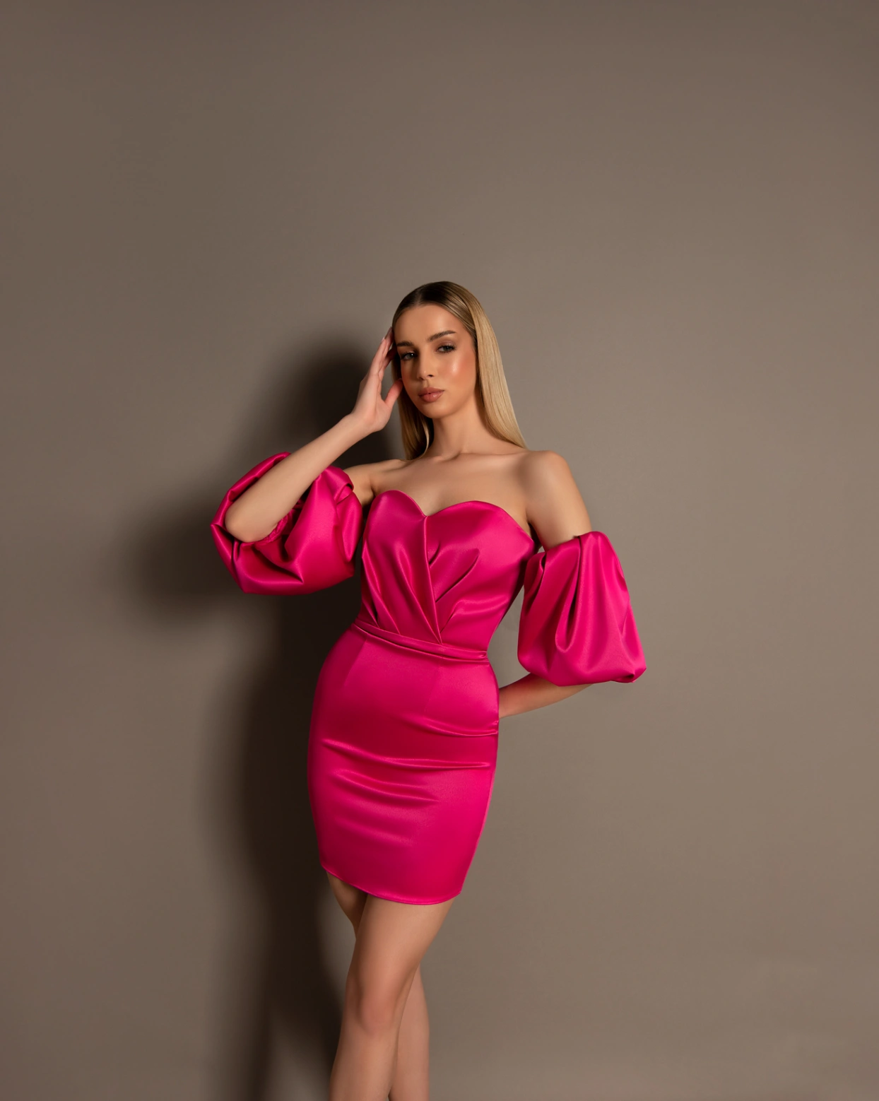 Rochie scurta Marilyn Fuchsia maneci detasabile