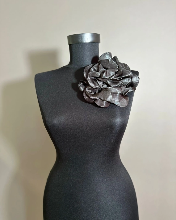 Brosa Floare Medie Neagra