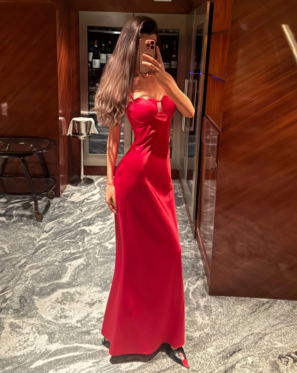 Rochie lunga Sabrinna Rosu cu bust conturat Rochie lunga Sabrinna Rosu cu bust conturat