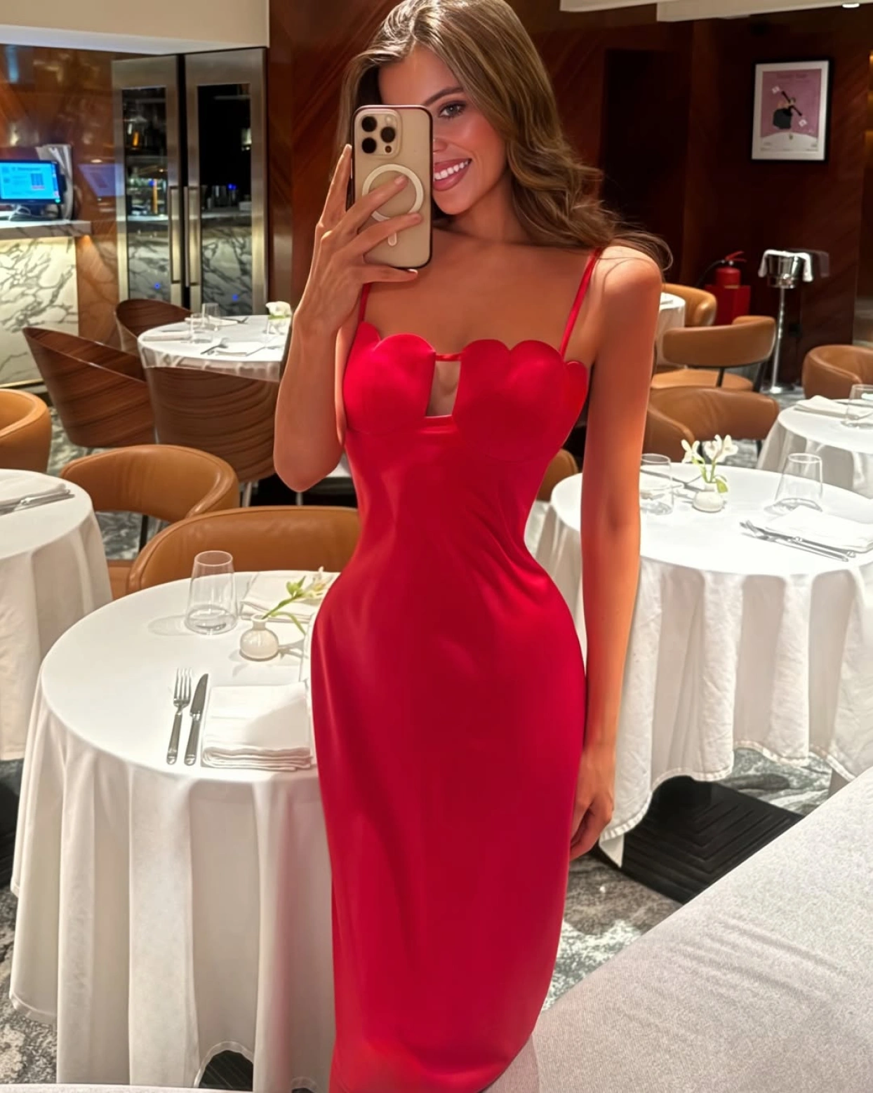 Rochie lunga Sabrinna Rosu cu bust conturat Rochie lunga Sabrinna Rosu cu bust conturat