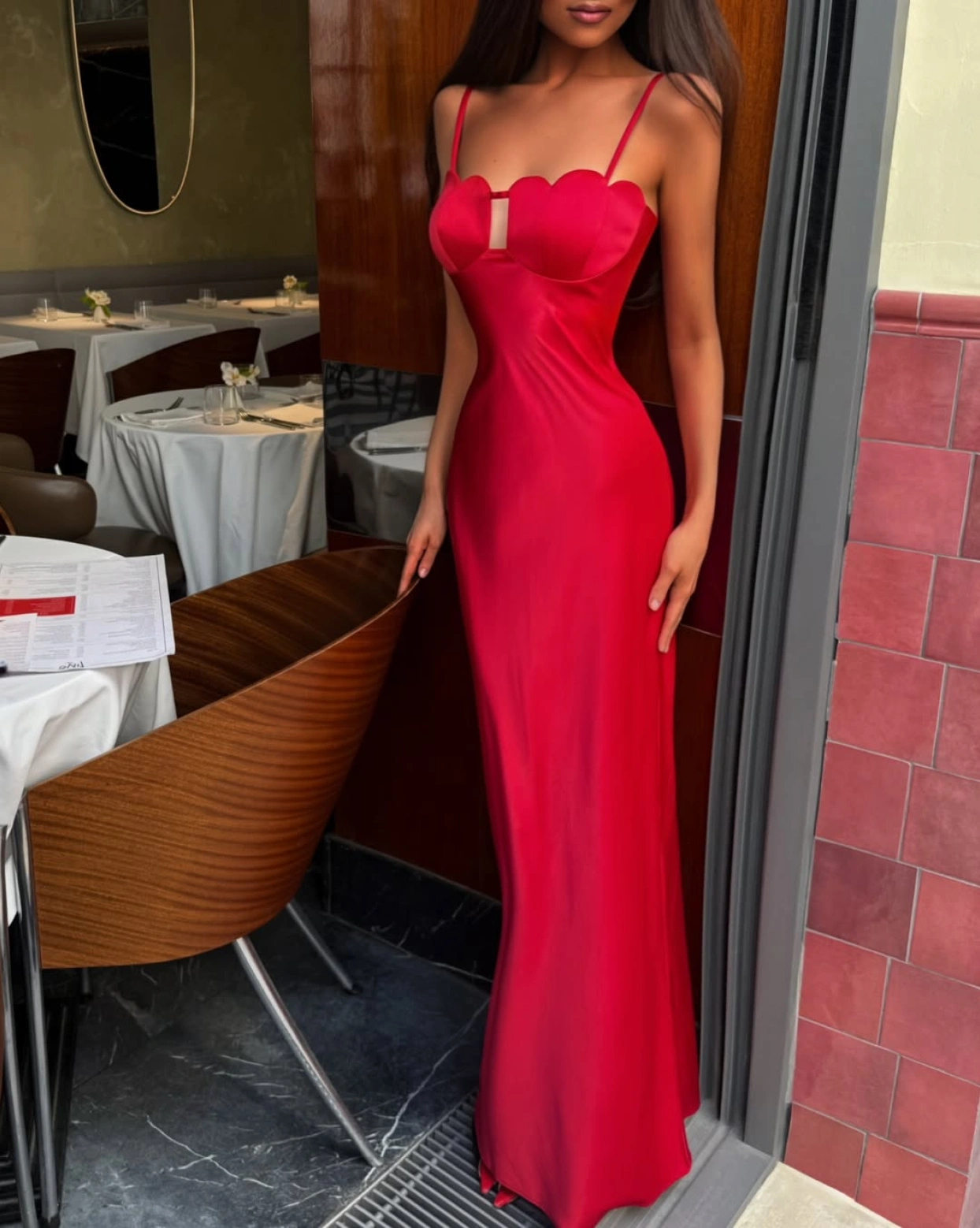 Rochie lunga Sabrinna Rosu cu bust conturat Rochie lunga Sabrinna Rosu cu bust conturat