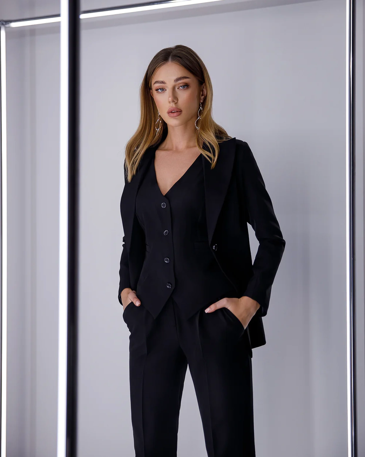Costum Amelia Negru din 3 piese sacou vesta pantaloni cu buzunare OUTLET