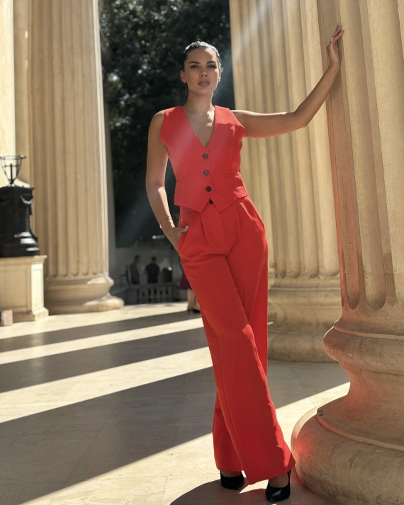 Costum Riviera Rosu 2 piese vesta si pantaloni cu buzunare