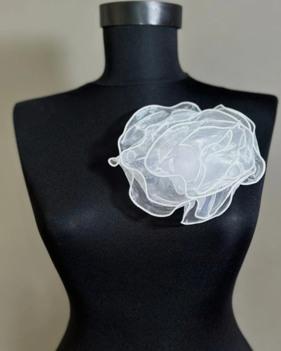 Brosa Floare Alba Lola