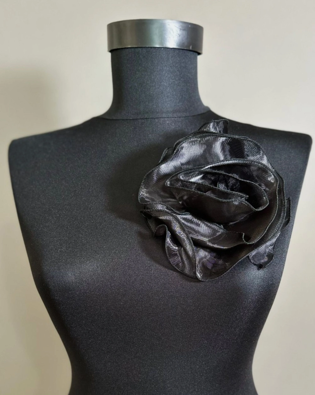 Brosa Floare Neagra Lola