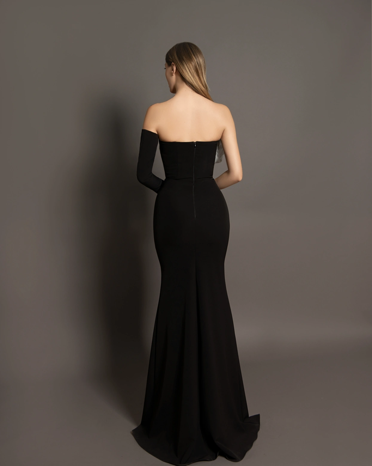 Rochie Jona Negru floare pe bust maneca detasata Rochie Jona Negru floare pe bust maneca detasata