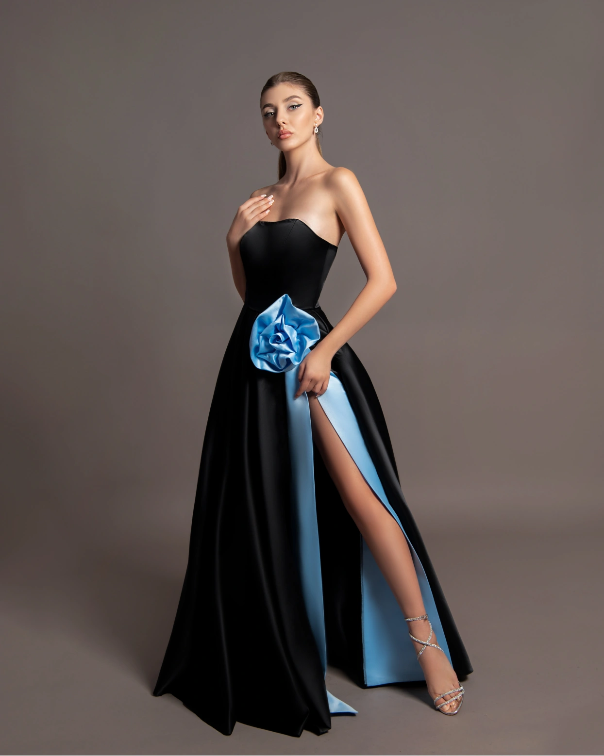 Rochie lunga Brianna Negru-Bleu tafta fixa floare decorativa talie